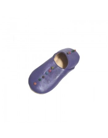 Babouche artisanale marocaine pour femme en cuir violet avec nœuds décoratifs colorés 