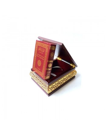 Coffret en bois et parties métalliques dorées avec Le Saint Coran Bilingue (français/arabe) couverture assortie 