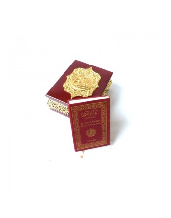 Coffret en bois et parties métalliques dorées avec Le Saint Coran Bilingue (français/arabe) couverture assortie 