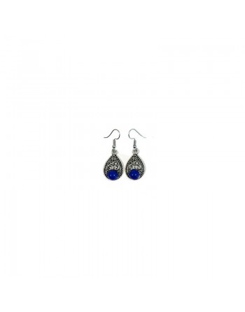 Boucles d'oreilles pendantes en métal argenté ciselé serties de pierres bleu foncé 