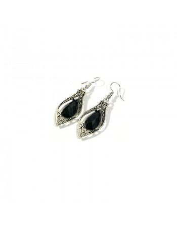 Boucles d'oreilles pendantes en métal argenté ciselé serties de pierres noir 