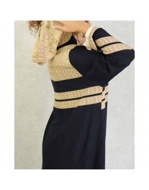 Robe longue arabe style oriental à capuche brodée avec strass pour femme - Couleur Noir Robe longue arabe style oriental à capuche brodée avec strass pour femme - Couleur Noir