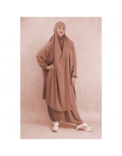 Ensemble Jilbab femme deux (2) pièces cape et sarouel (pantalon) - Couleur Marron clair Ensemble Jilbab femme deux (2) pièces cape et sarouel (pantalon) - Couleur Marron clair
