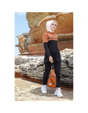 Survêtement hijab sport chic à capuche pour femme musulmane (deux pièces haut et bas) - Couleur noir et rouille 
