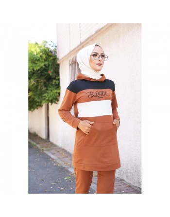 Survêtement tricolore à capuche imprimé "Breathe" (Vetement hijab décontracté et sport) - Couleur Rouille, noir et blanc 