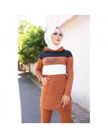 Survêtement tricolore à capuche imprimé "Breathe" (Vetement hijab décontracté et sport) - Couleur Rouille, noir et blanc 