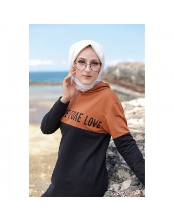 Survêtement hijab sport chic à capuche pour femme musulmane (deux pièces haut et bas) - Couleur noir et rouille 