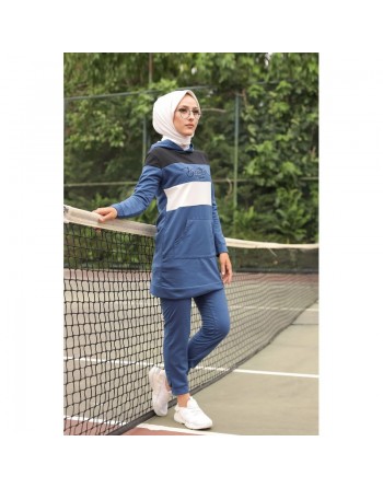 Survêtement tricolore à capuche imprimé "Breathe" (Sportswear femme voilée) - Couleur Bleu de Chanel, noir et blanc 