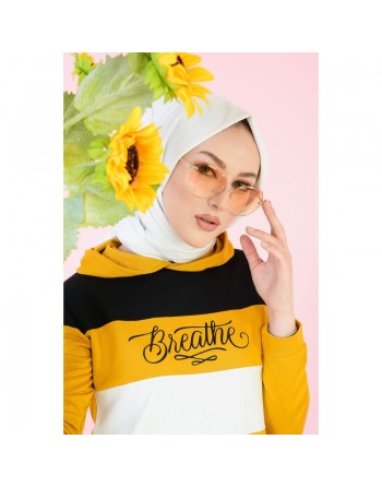 Survêtement tricolore à capuche imprimé "Breathe" (Vetement de sport pour femme musulmane) - Couleur Moutarde, noir et blanc 