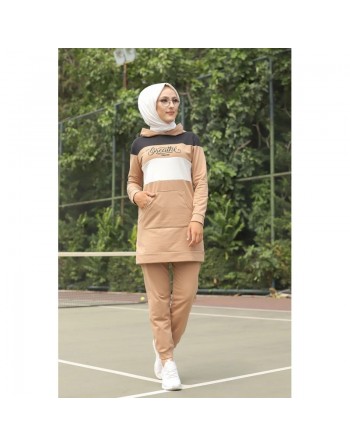Survêtement tricolore à capuche imprimé "Breathe" (Hijab Sport-Wear) - Couleur Beige, noir et blanc 