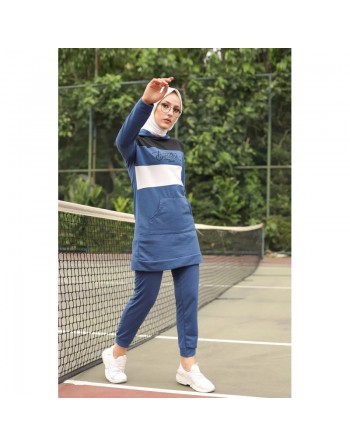 Survêtement tricolore à capuche imprimé "Breathe" (Sportswear femme voilée) - Couleur Bleu de Chanel, noir et blanc 