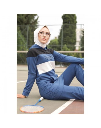 Survêtement tricolore à capuche imprimé "Breathe" (Sportswear femme voilée) - Couleur Bleu de Chanel, noir et blanc 