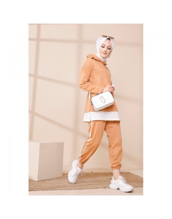 Ensemble décontracté et Survêtement (Hijab Sport pour femme musulmane) - Couleur Biscuit et blanc 