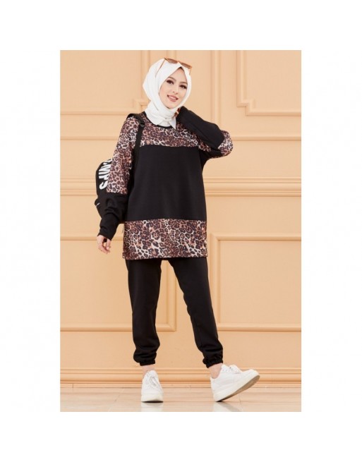 Survêtement femme (Tenue de sport musulmane pour hijab) - Couleur noir avec motifs lépopard Survêtement femme (Tenue de sport musulmane pour hijab) - Couleur noir avec motifs lépopard