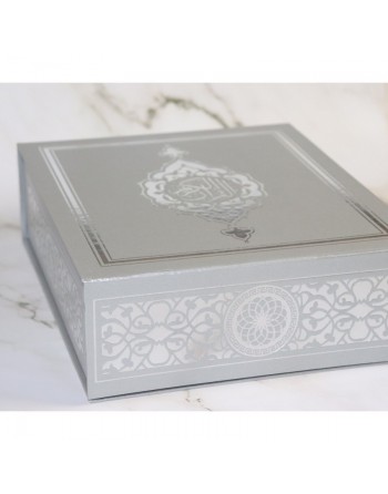 Grande boite cadeau rigide avec fermeture magnétique et inscription "Le Saint Coran" - Gris clair argenté 