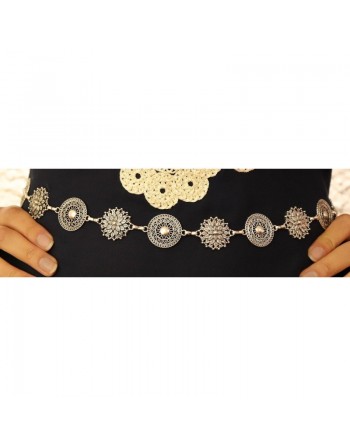 Ceinture argentée ornée de pièces à motifs originaux 