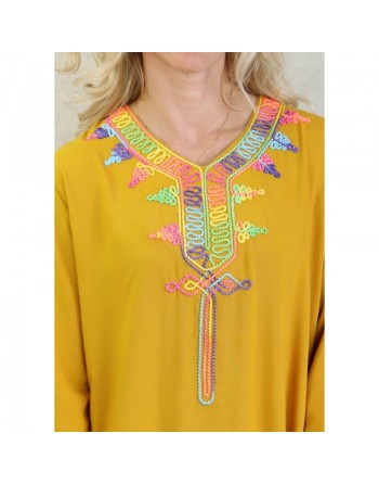 Robe fluide d'été à manches longues avec broderies multicolore - Couleur Jaune moutarde 