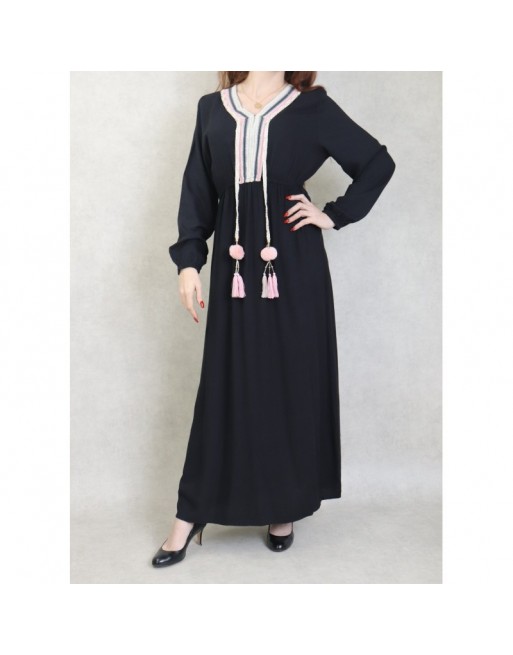 Robe longue décorée de pompons pour femme - Couleur Noir Robe longue décorée de pompons pour femme - Couleur Noir