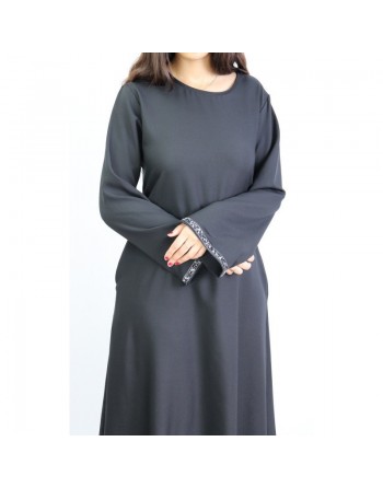 Robe longue avec ceinture et strass - Noir ou taupe 