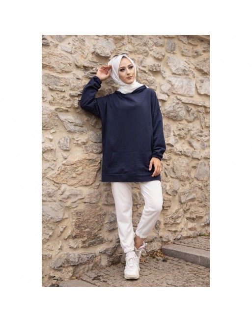 Sweat ample avec capuche imprimé au dos (Vêtement femme pour hijab) - Couleur bleu marine Sweat ample avec capuche imprimé au dos (Vêtement femme pour hijab) - Couleur bleu marine