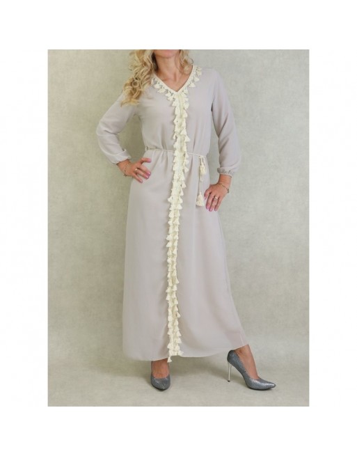 Robe longue avec doublure ornée de broderies à pompons avec ceinture - Couleur Gris clair Robe longue avec doublure ornée de broderies à pompons avec ceinture - Couleur Gris clair