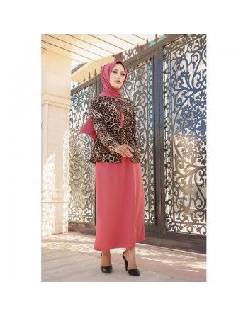 Ensemble deux pièces : veste motif léopard et robe couleur rose avec collier assorti (Mode Musulmane) 