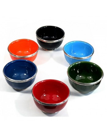 Grand bol en poterie marocain de couleur vert foncé émaillé et cerclé de métal argenté 