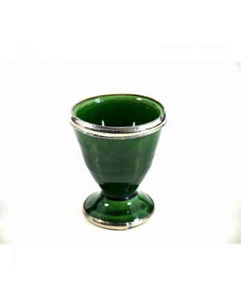 Coquetier artisanal marocain en poterie de couleur vert foncé émaillé et cerclé de métal décoratif argenté 