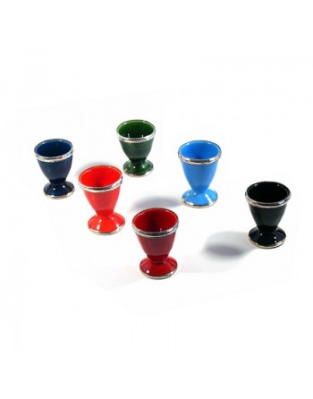 Coquetier artisanal marocain en poterie de couleur vert foncé émaillé et cerclé de métal décoratif argenté 