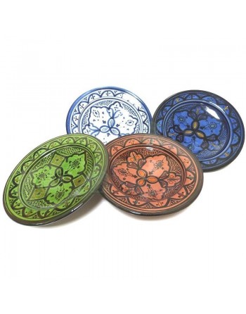 Assiette marocaine décorative en poterie émaillée peinte en vert et ornée de motifs 