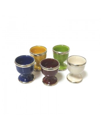 Coquetier artisanal marocain en poterie de couleur Bordeau émaillé et cerclé de métal décoratif argenté 