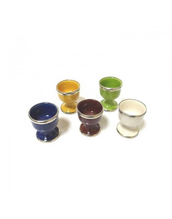 Coquetier artisanal marocain en poterie de couleur Bordeau émaillé et cerclé de métal décoratif argenté 