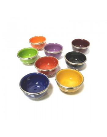 Petit bol en poterie marocain de couleur noire émaillé et cerclé de métal argenté 