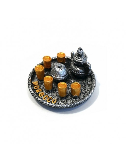 Magnet artisanal souvenir du Maroc avec plateau de thé (théière et verres de thés) en relief (3D) 