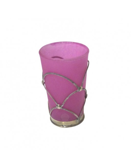 Verre sablé rose garni de métal argenté finement ciselé Verre sablé rose garni de métal argenté finement ciselé