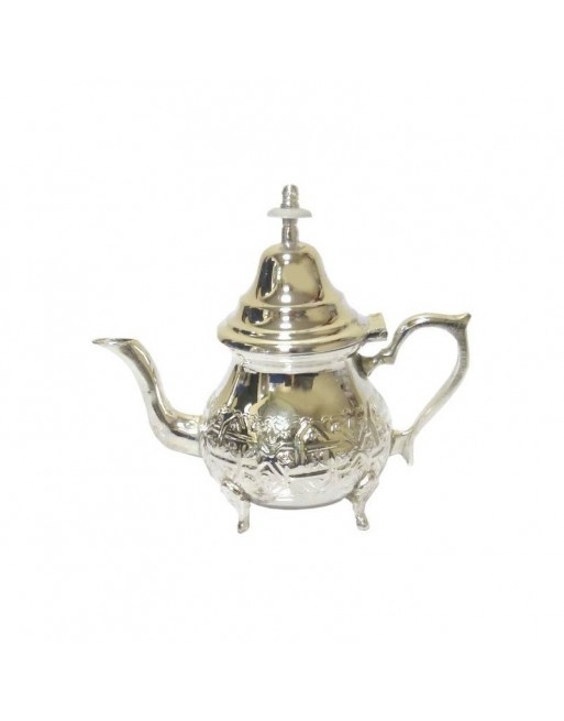 Petite théière marocaine traditionnelle en métal argenté ciselé Petite théière marocaine traditionnelle en métal argenté ciselé