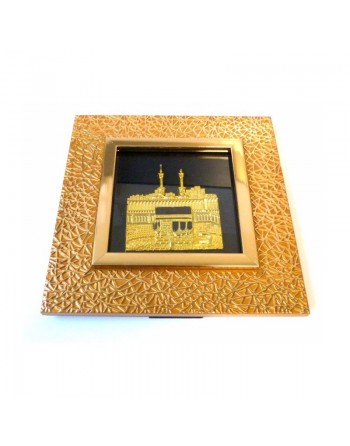 Tableau islamique tout doré avec fond noir et l'illustration de la La Kaaba en relief 