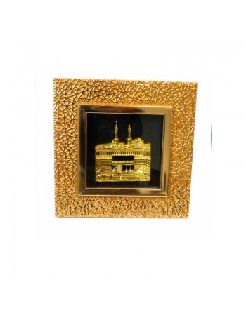 Tableau islamique tout doré avec fond noir et l'illustration de la La Kaaba en relief 