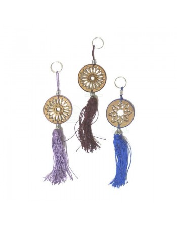 Pendentif porte-clés en bois de forme ronde sculpté d'arabesques et pompon en sabra de couleur marron 