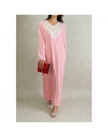 Robe orientale longue avec broderies - Manches longues - Couleur Rose Poudrée 
