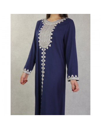 Robe longue pour femme avec broderies sur le devant et les manches - Couleur bleu marine 