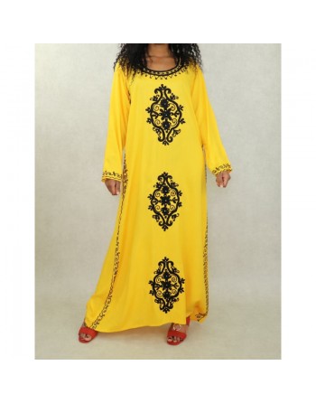 Robe orientale maxi-longue avec de nombreuses broderies à motif fleurs - Couleur jaune 