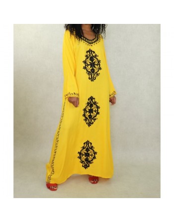 Robe orientale maxi-longue avec de nombreuses broderies à motif fleurs - Couleur jaune 