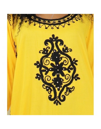 Robe orientale maxi-longue avec de nombreuses broderies à motif fleurs - Couleur jaune 