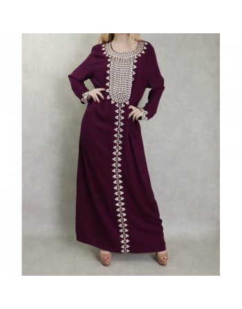 Robe longue pour femme avec broderies sur le devant et les manches - Couleur prune 