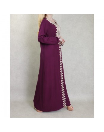 Robe longue pour femme avec broderies sur le devant et les manches - Couleur prune 