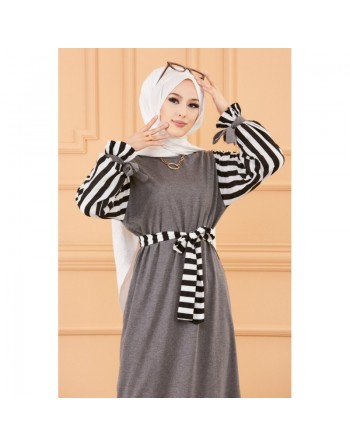 Robe avec ceinture assortie - Couleur anthracite (avec motifs blancs et noirs) 