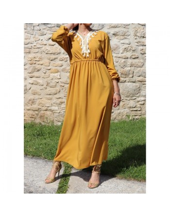 Robe longue féminine avec décoration écailles dorées et pompons - Couleur jaune 