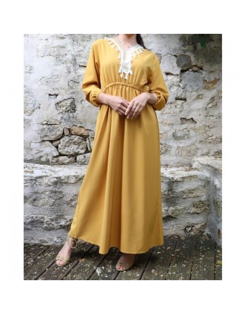 Robe longue féminine avec décoration écailles dorées et pompons - Couleur jaune 