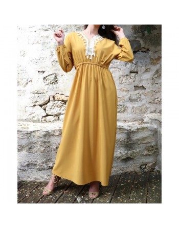 Robe longue féminine avec décoration écailles dorées et pompons - Couleur jaune 